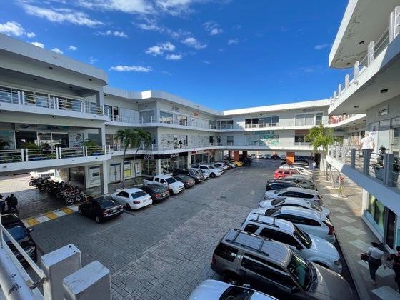 Local Comercial u Oficina de 301.13 m² en Venta y Alquiler | Plaza Metropolitana – Av. John F. Kennedy, Santo Domingo