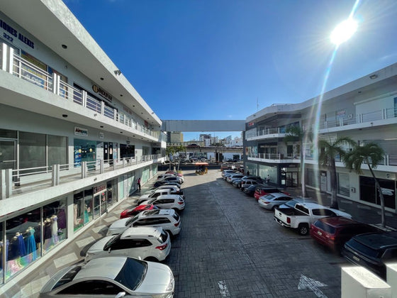Local Comercial u Oficina de 301.13 m² en Venta y Alquiler | Plaza Metropolitana – Av. John F. Kennedy, Santo Domingo