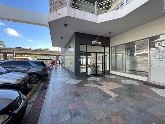 Local Comercial u Oficina de 301.13 m² en Venta y Alquiler | Plaza Metropolitana – Av. John F. Kennedy, Santo Domingo