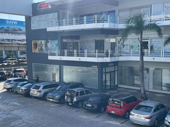 Local Comercial u Oficina de 301.13 m² en Venta y Alquiler | Plaza Metropolitana – Av. John F. Kennedy, Santo Domingo