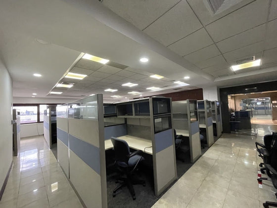 Oficinas desde 244 hasta 2,762 m² en Alquiler | Av. John F. Kennedy, Miraflores, Santo Domingo (A Remodelar)
