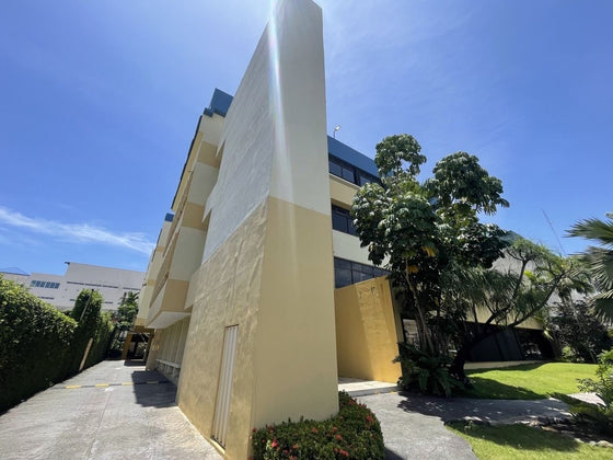 Oficinas desde 244 hasta 2,762 m² en Alquiler | Av. John F. Kennedy, Miraflores, Santo Domingo (A Remodelar)