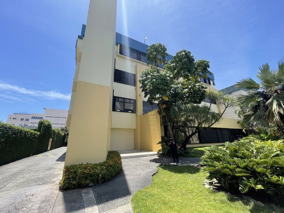 Oficinas desde 244 hasta 2,762 m² en Alquiler | Av. John F. Kennedy, Miraflores, Santo Domingo (A Remodelar)