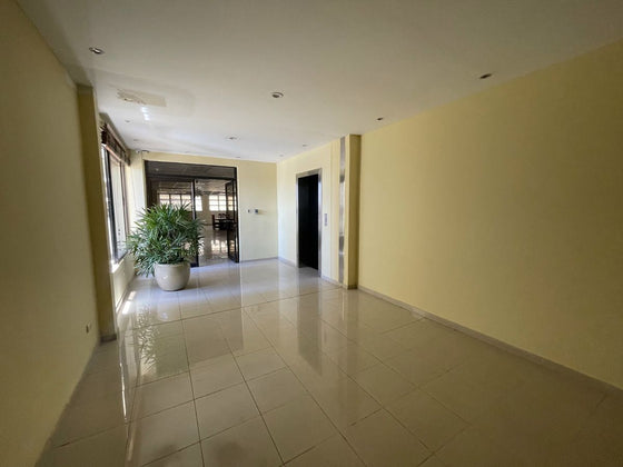 Oficinas desde 244 hasta 2,762 m² en Alquiler | Av. John F. Kennedy, Miraflores, Santo Domingo (A Remodelar)