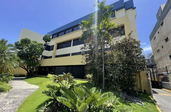 Oficinas desde 244 hasta 2,762 m² en Alquiler | Av. John F. Kennedy, Miraflores, Santo Domingo (A Remodelar)-1