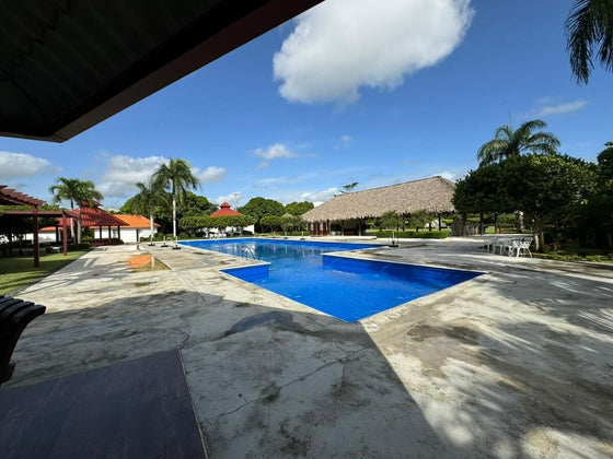 Casa Club sobre 37,142 m² de Terreno en Venta | La Cuaba, Santo Domingo Oeste