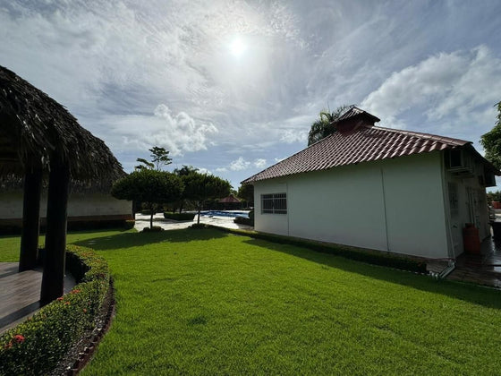 Casa Club sobre 37,142 m² de Terreno en Venta | La Cuaba, Santo Domingo Oeste