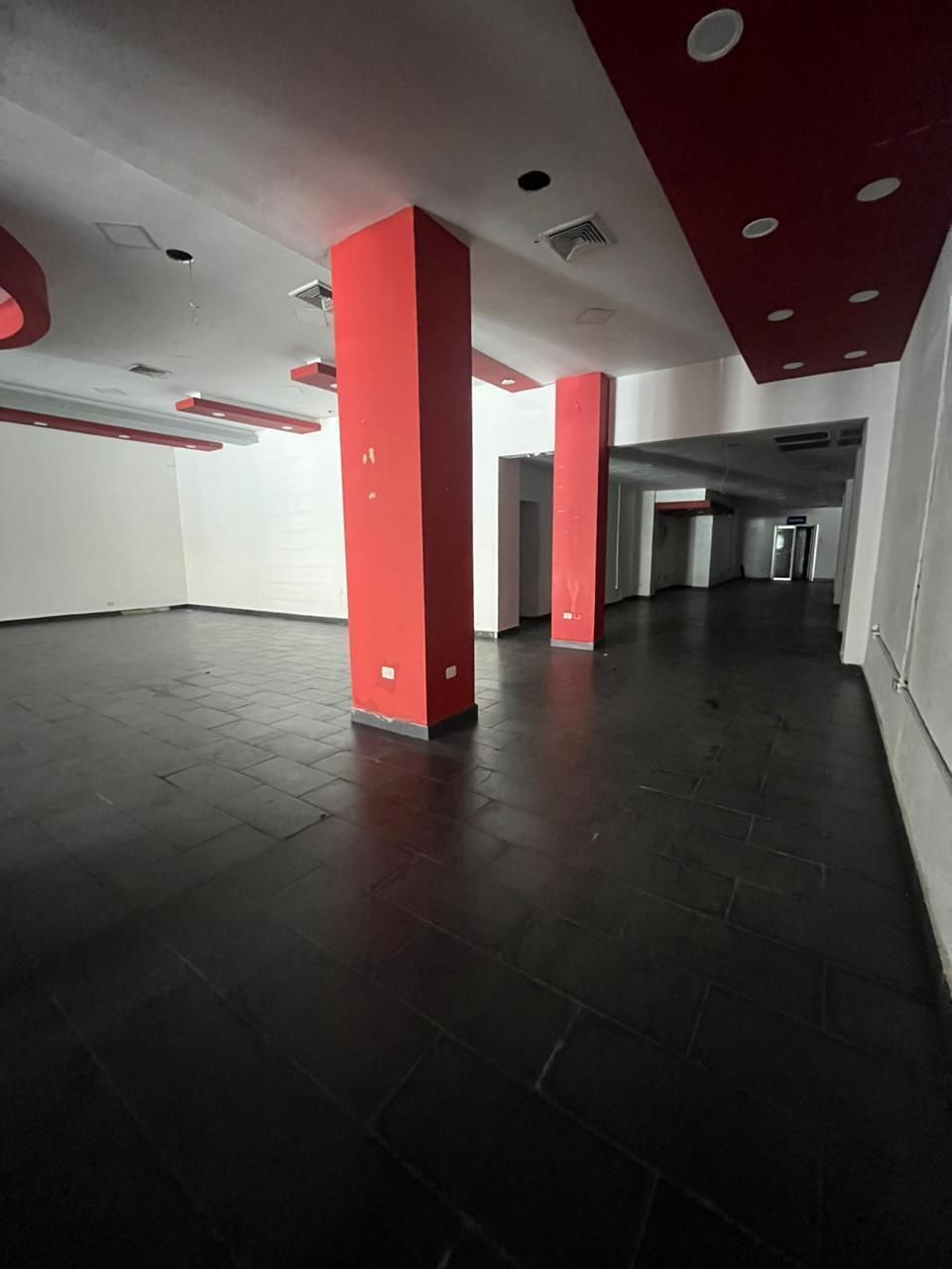 Local Comercial en Alquiler en Naco Santo Domingo – 338 m² + Mezzanine