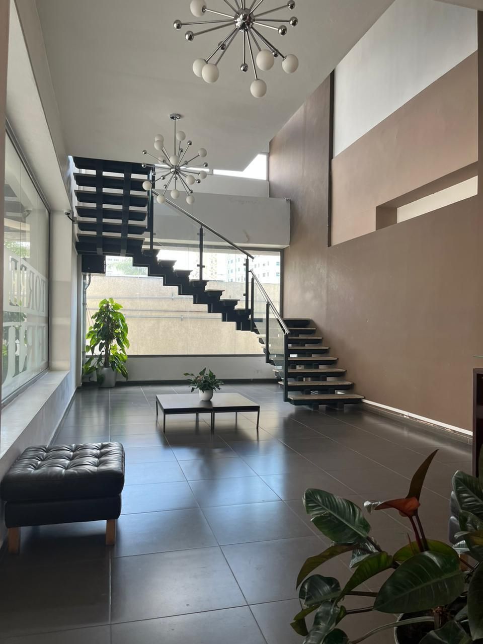 Oficina alquiler 710 m2 Torre Friusa, La Esperilla, Santo Domingo