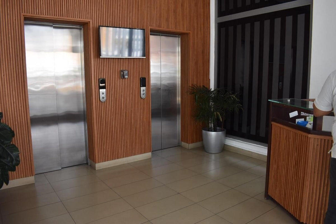 Oficina alquiler 710 m2 Torre Friusa, La Esperilla, Santo Domingo