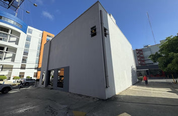 Local comercial independiente de 800 m² en alquiler en Naco | Av. Tiradentes-4