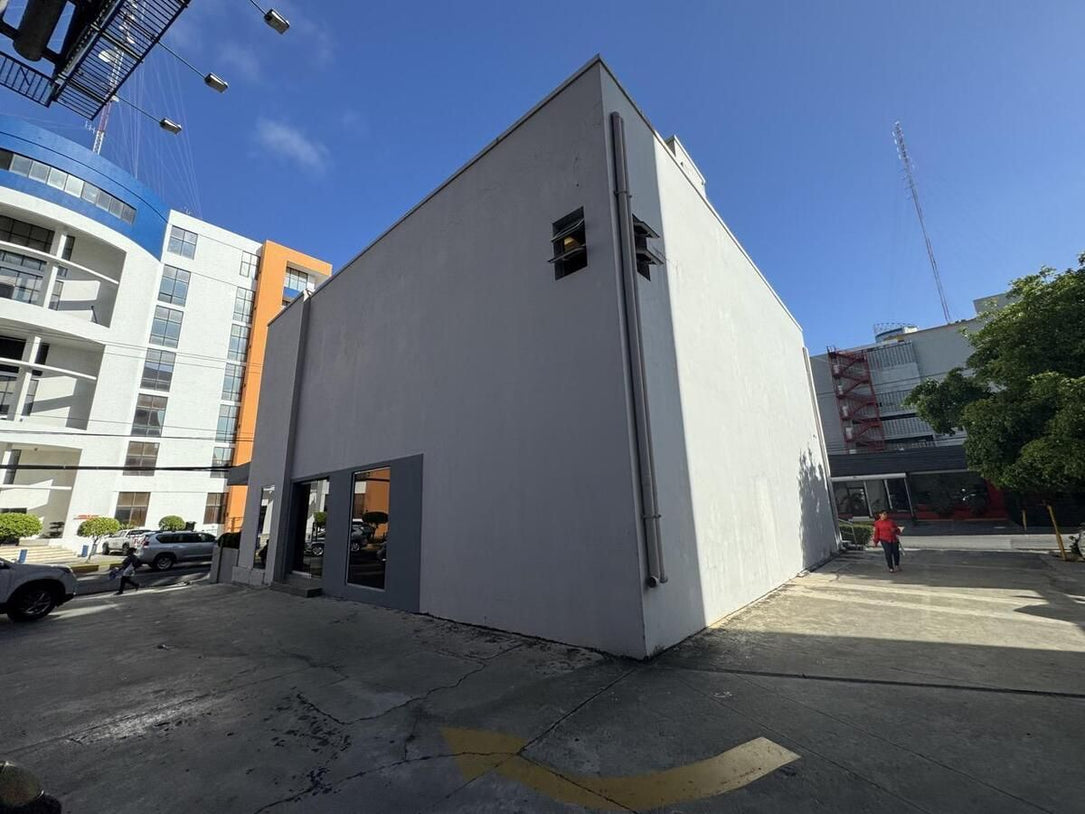 Locales comerciales alquiler Tiradentes Naco Santo Domingo
