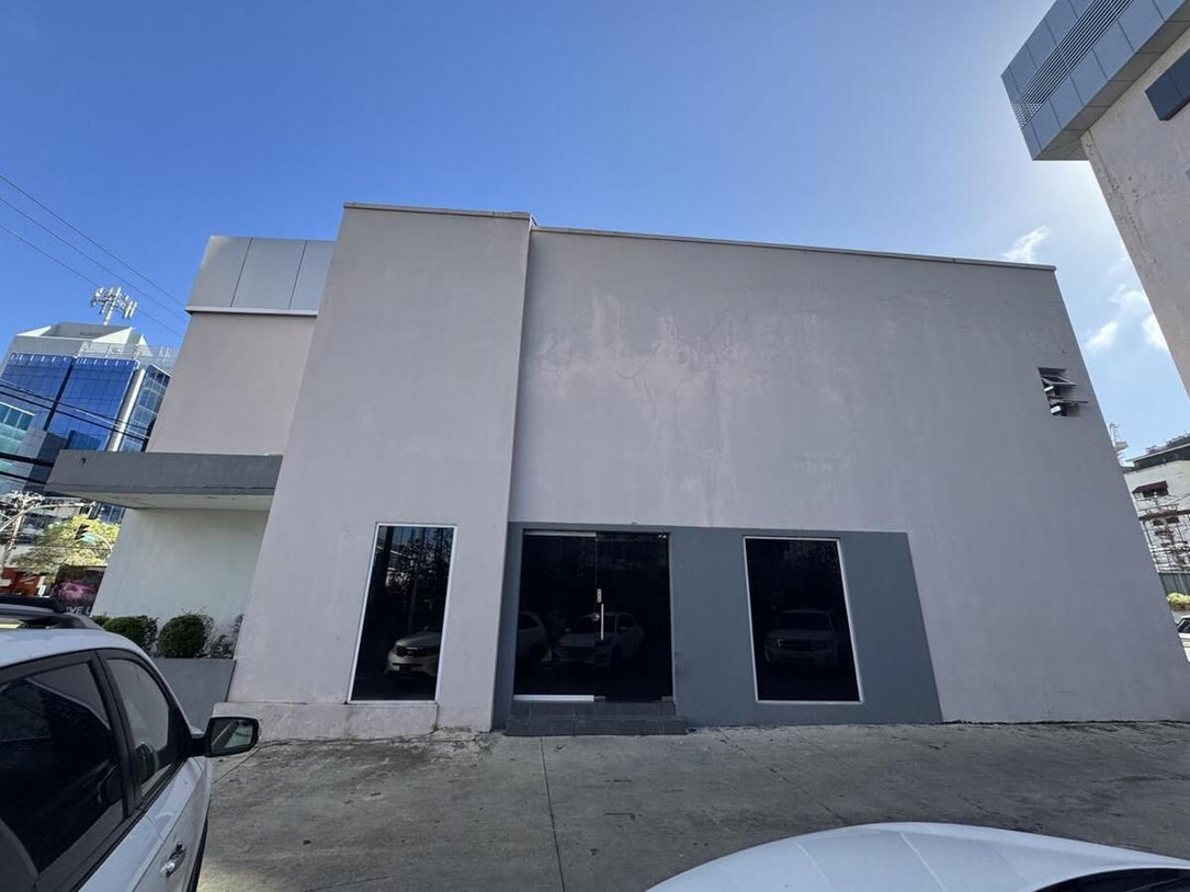 Locales comerciales alquiler Tiradentes Naco Santo Domingo