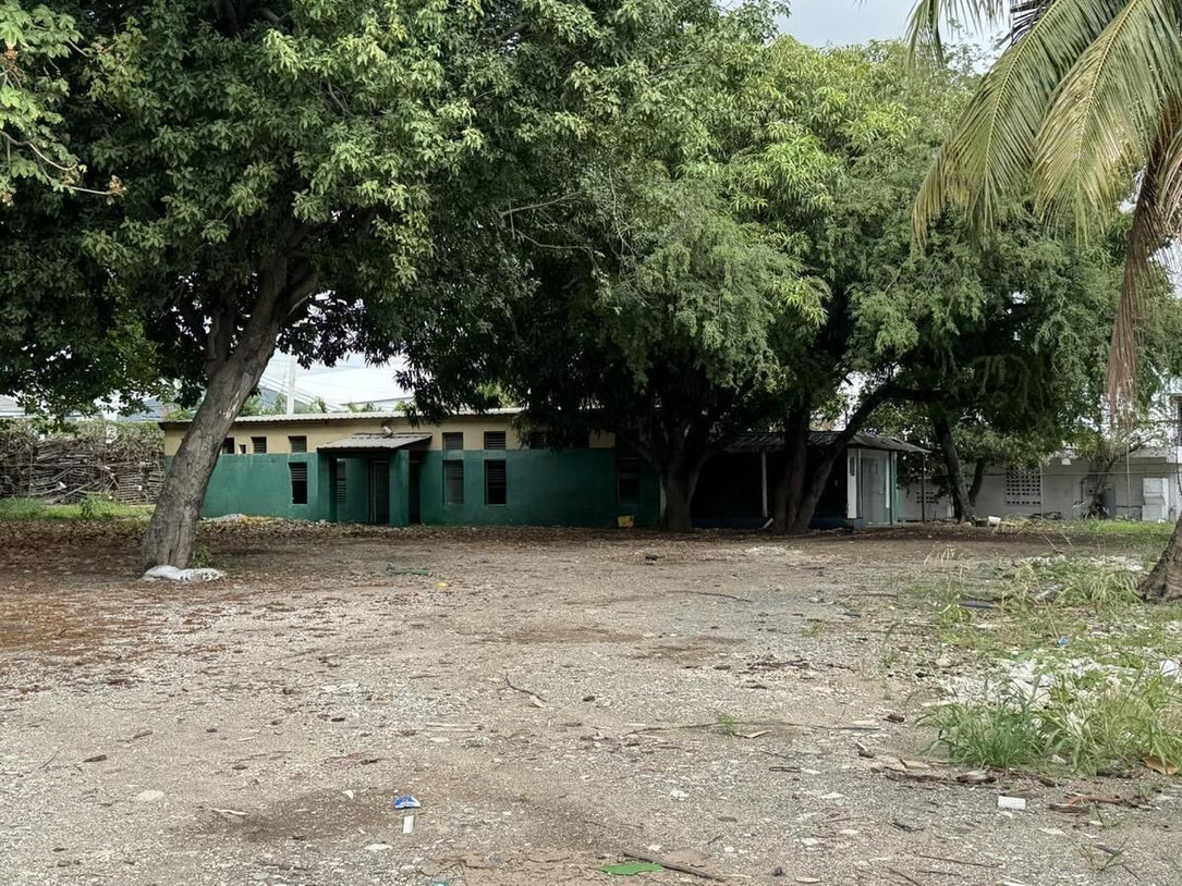 Nave terreno locales comerciales venta Santo Domingo, Ave. Luperon Herrera