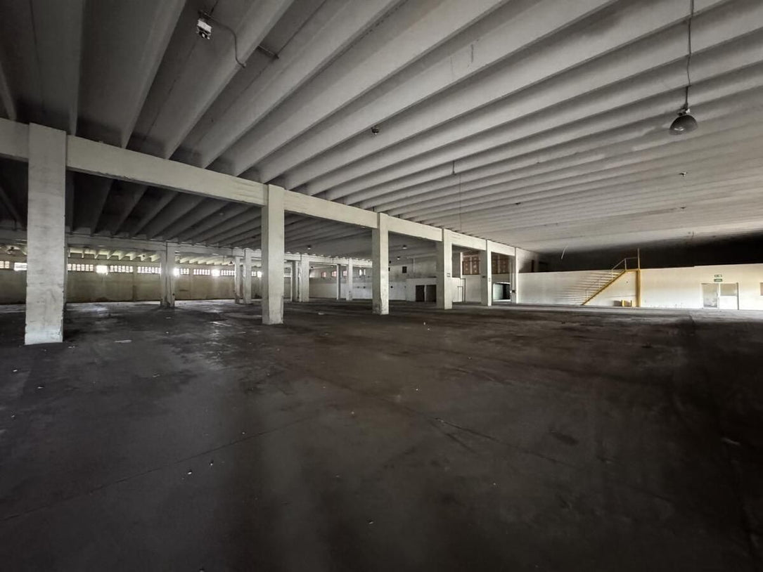 Nave terreno locales comerciales venta Santo Domingo, Ave. Luperon Herrera