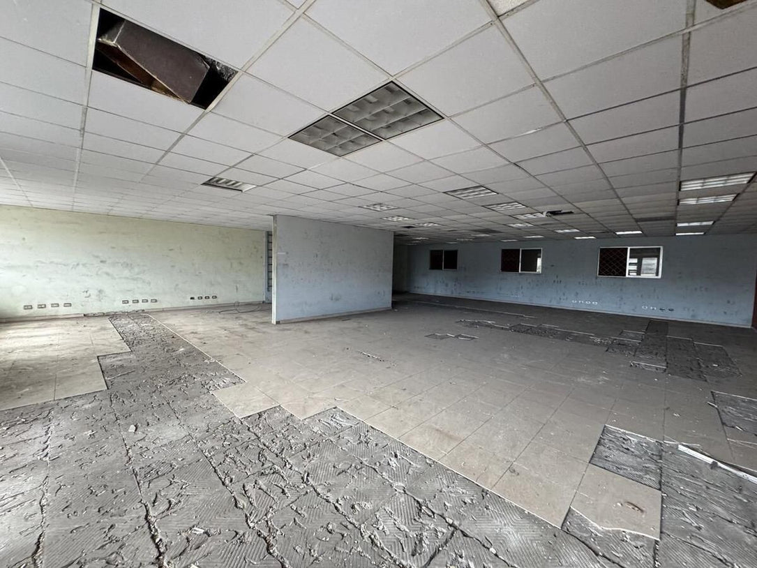 Nave terreno locales comerciales venta Santo Domingo, Ave. Luperon Herrera