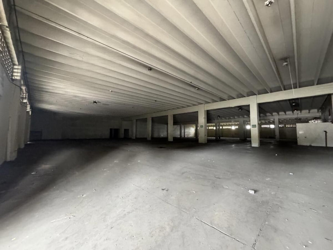 Nave terreno locales comerciales venta Santo Domingo, Ave. Luperon Herrera