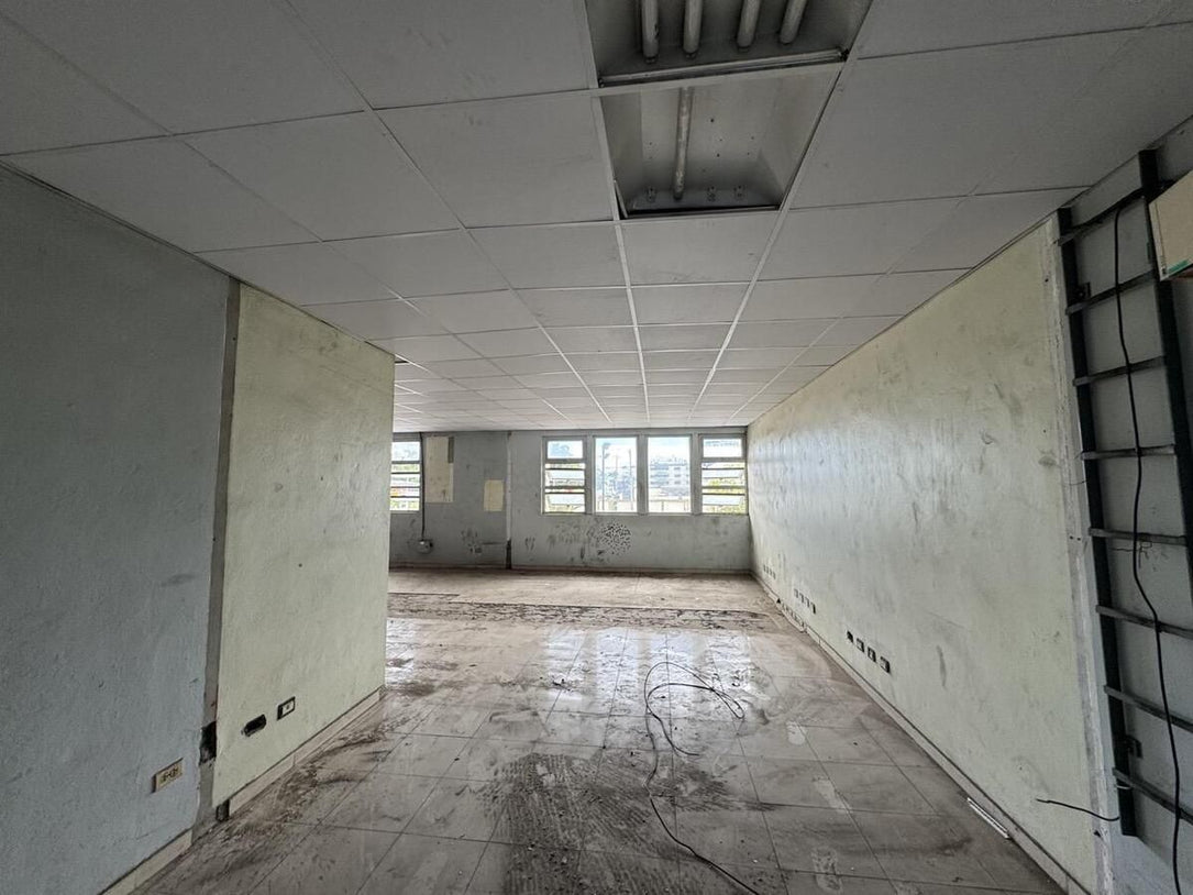 Nave terreno locales comerciales venta Santo Domingo, Ave. Luperon Herrera