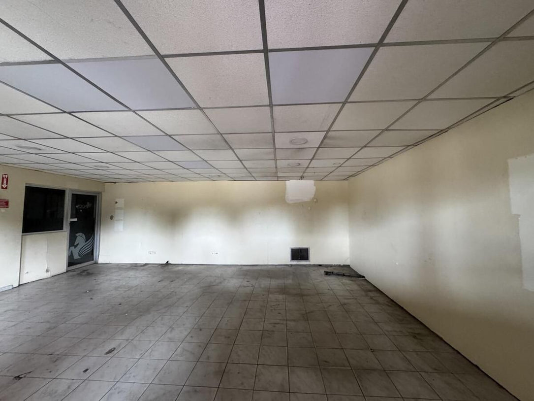 Nave terreno locales comerciales venta Santo Domingo, Ave. Luperon Herrera