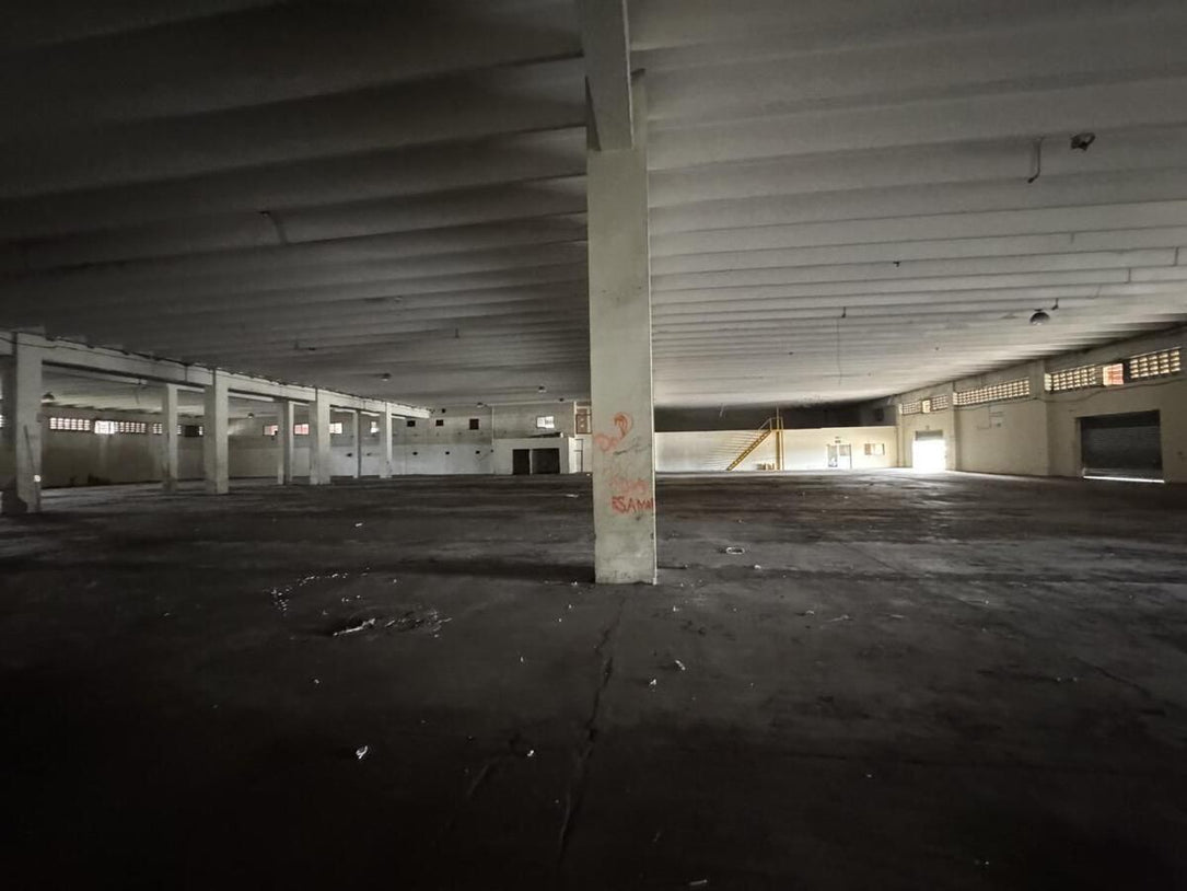 Nave terreno locales comerciales venta Santo Domingo, Ave. Luperon Herrera