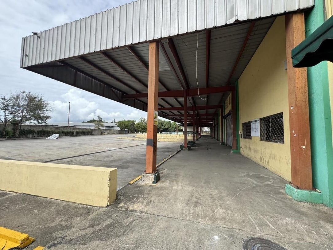 Nave terreno locales comerciales venta Santo Domingo, Ave. Luperon Herrera