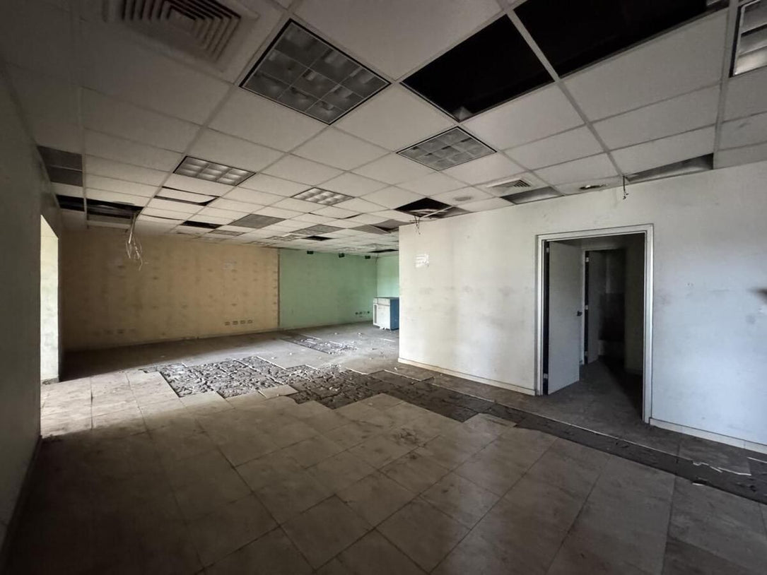 Nave terreno locales comerciales venta Santo Domingo, Ave. Luperon Herrera