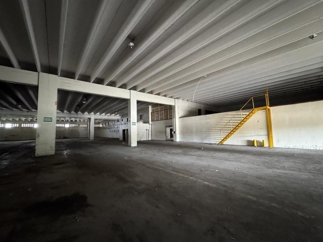 Nave terreno locales comerciales venta Santo Domingo, Ave. Luperon Herrera