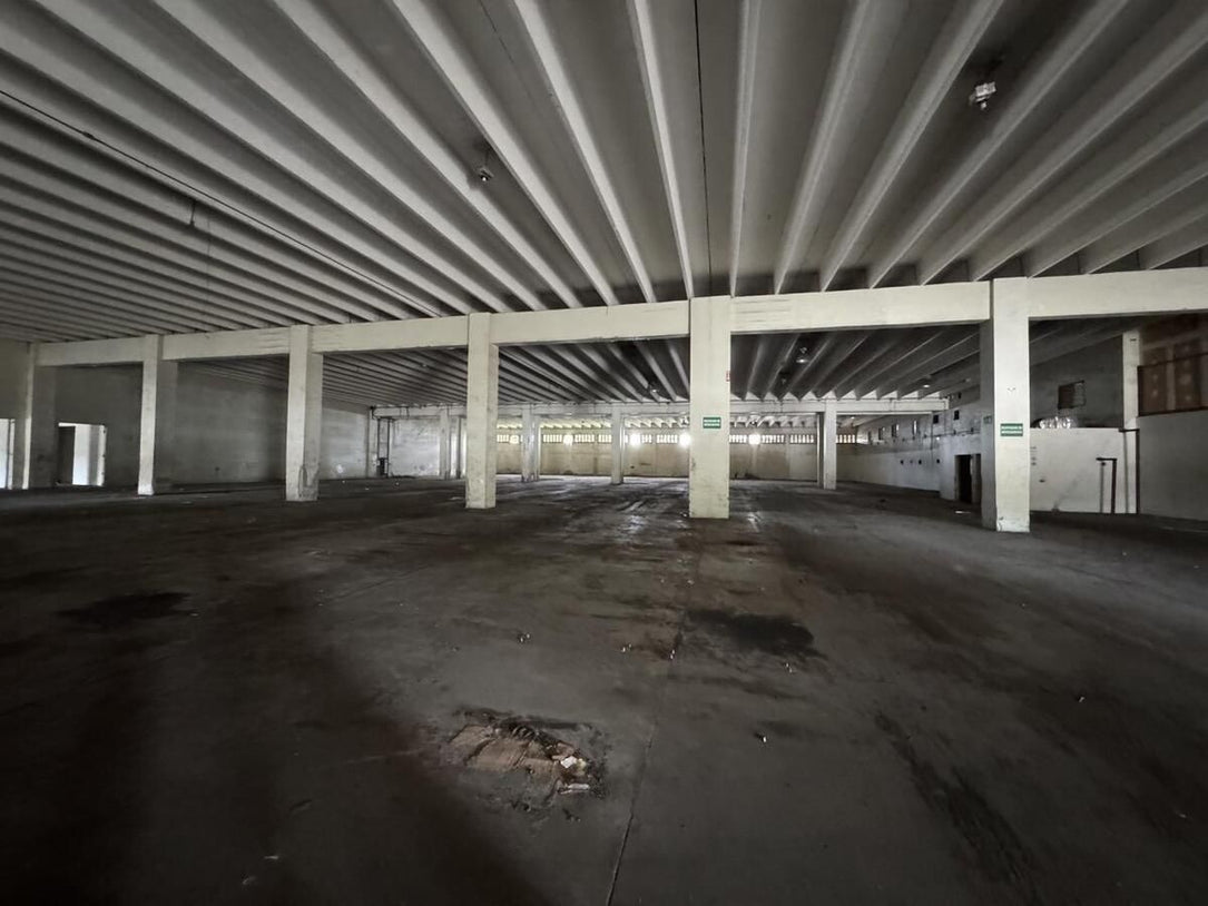 Nave terreno locales comerciales venta Santo Domingo, Ave. Luperon Herrera