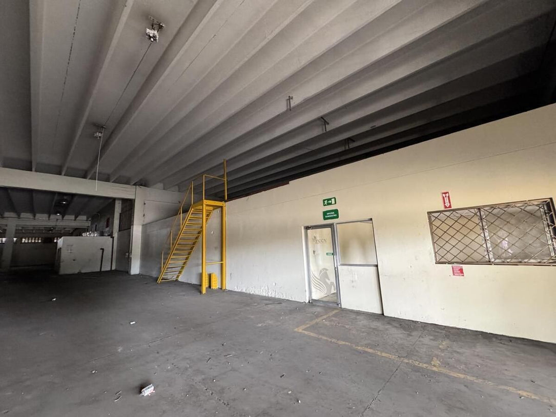 Nave terreno locales comerciales venta Santo Domingo, Ave. Luperon Herrera