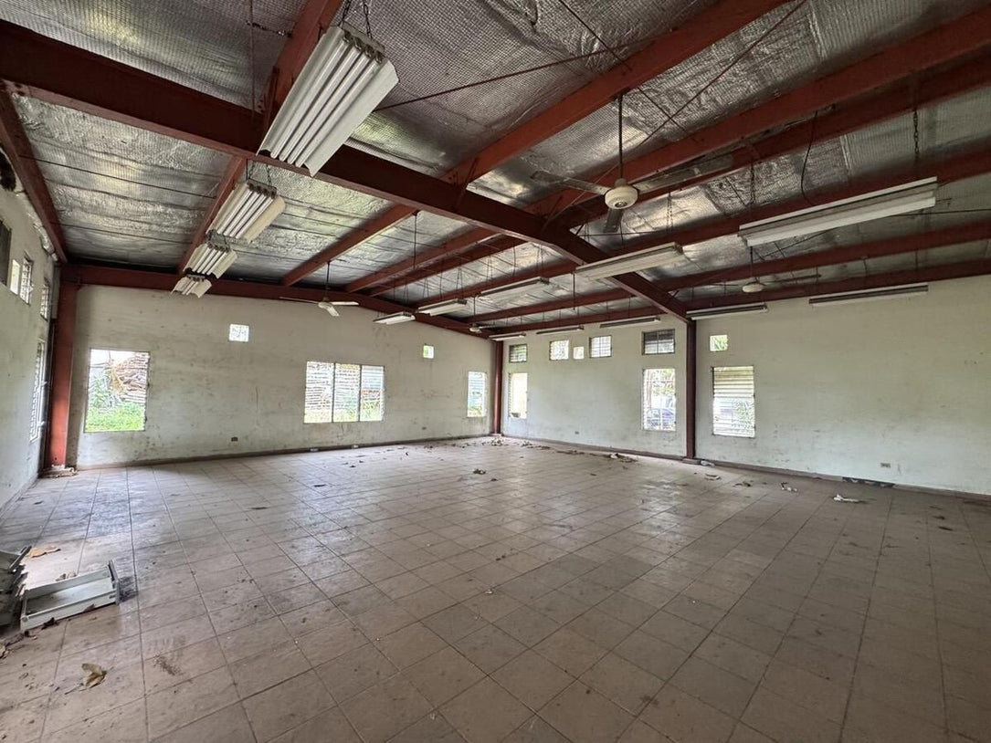 Nave terreno locales comerciales venta Santo Domingo, Ave. Luperon Herrera