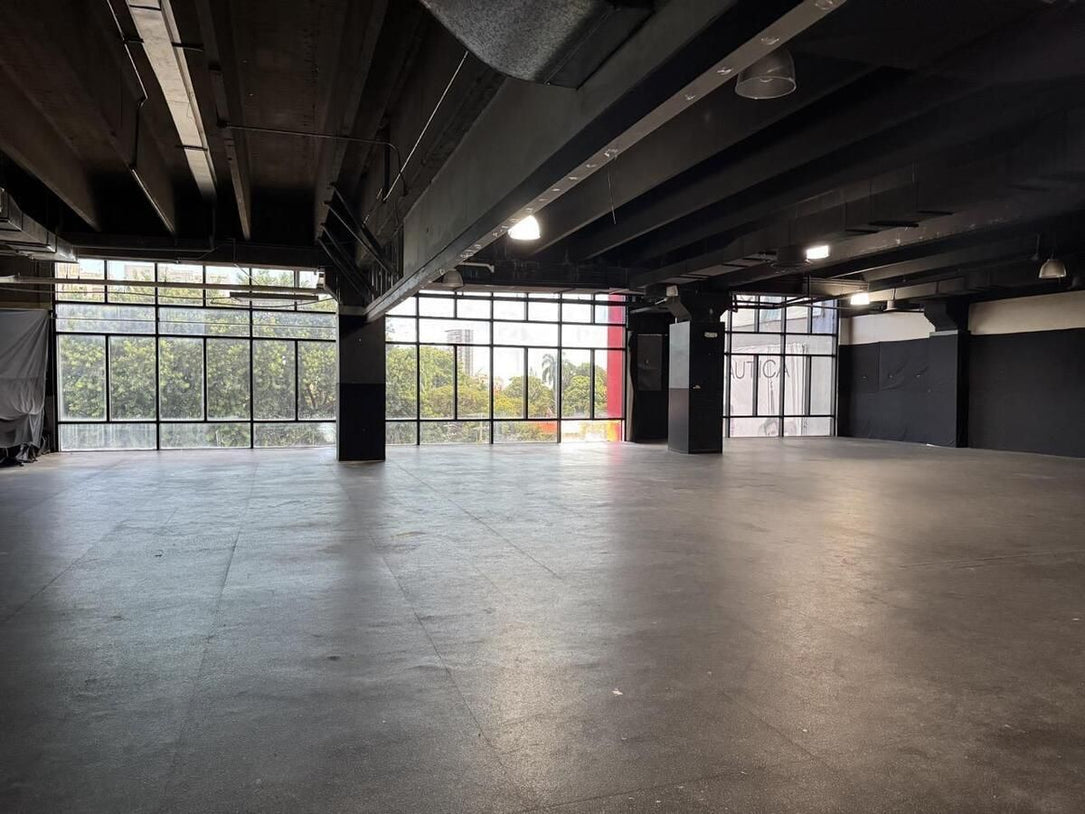 Locales Comerciales u Oficina / Call Center Venta y Alquiler – 2,443 m2 Piantini