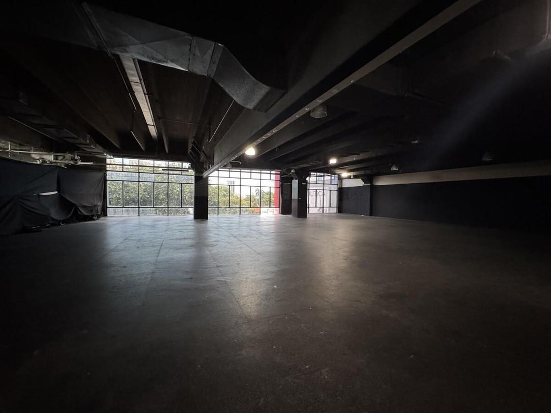 Locales Comerciales u Oficina / Call Center Venta y Alquiler – 2,443 m2 Piantini