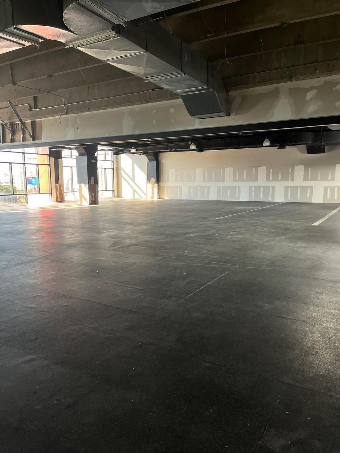 Locales Comerciales u Oficina / Call Center Venta y Alquiler – 2,443 m2 Piantini