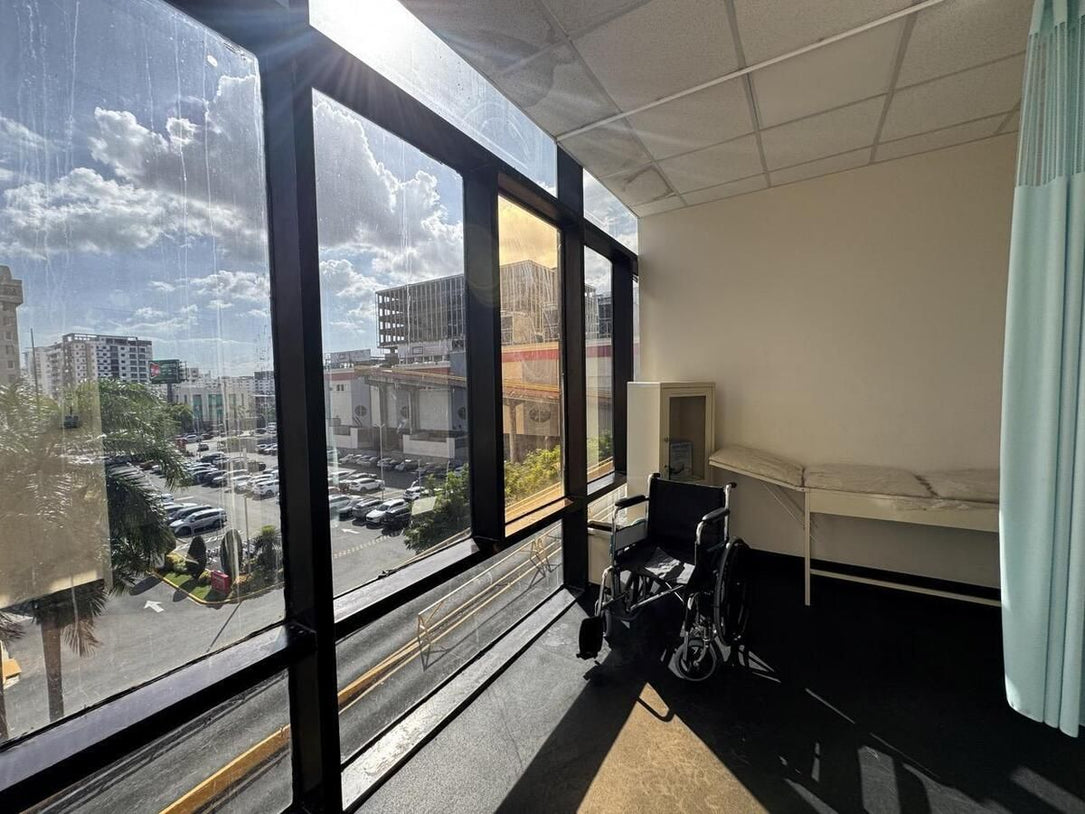 Locales Comerciales u Oficina / Call Center Venta y Alquiler – 2,443 m2 Piantini