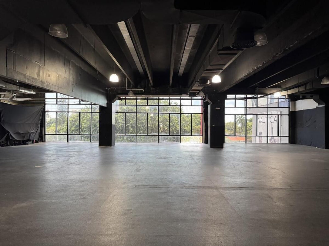 Locales Comerciales u Oficina / Call Center Venta y Alquiler – 2,443 m2 Piantini