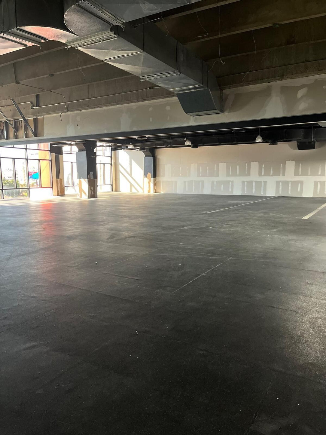 Locales Comerciales u Oficina / Call Center Venta y Alquiler – 2,443 m2 Piantini