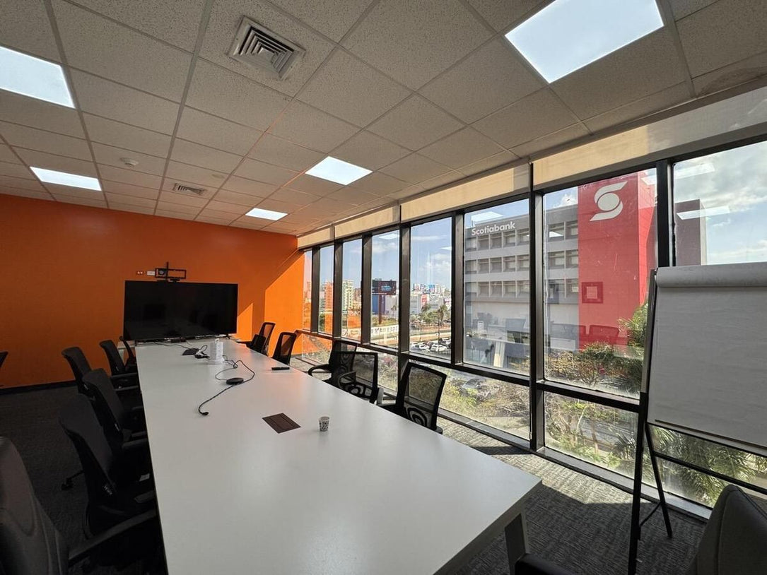 Locales Comerciales u Oficina / Call Center Venta y Alquiler – 2,443 m2 Piantini