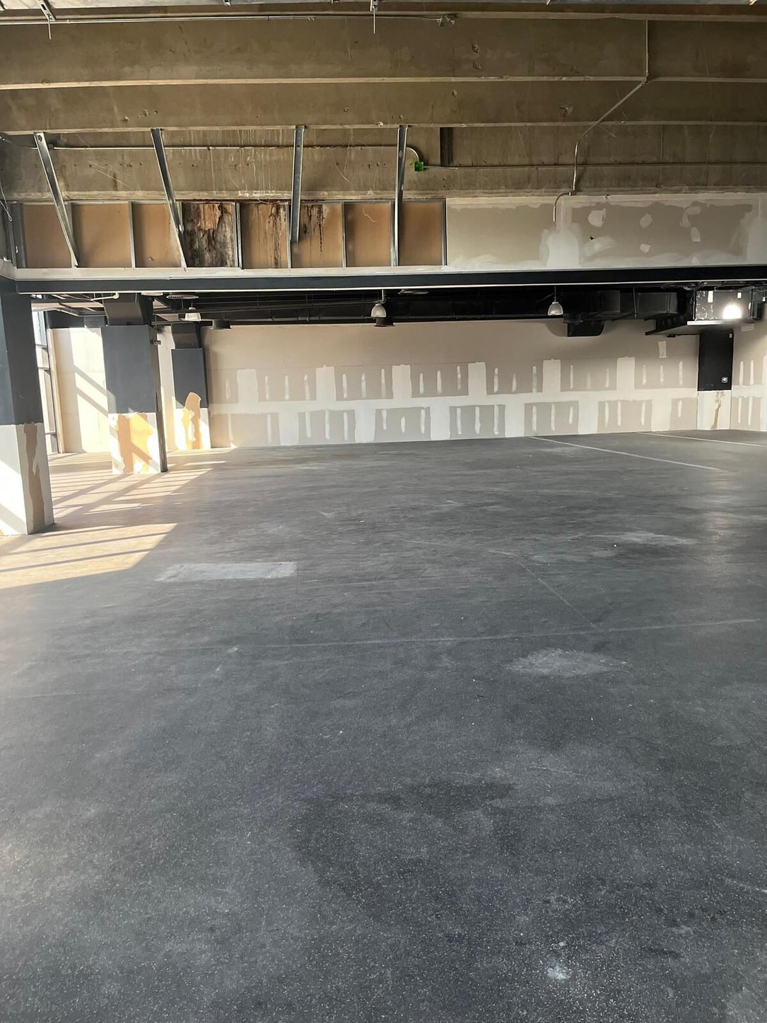 Locales Comerciales u Oficina / Call Center Venta y Alquiler – 2,443 m2 Piantini