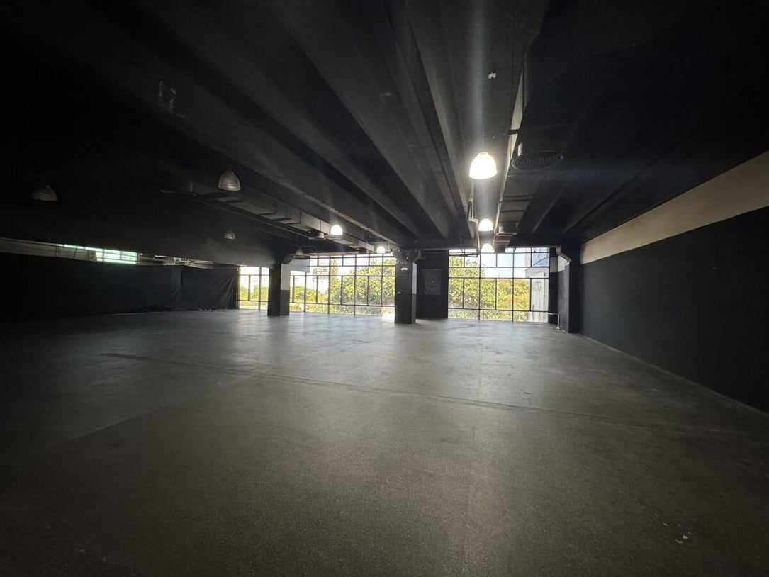 Locales Comerciales u Oficina / Call Center Venta y Alquiler – 2,443 m2 Piantini