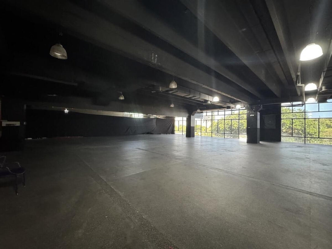 Locales Comerciales u Oficina / Call Center Venta y Alquiler – 2,443 m2 Piantini