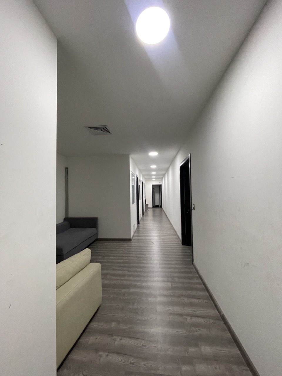Edificio Comercial u Oficinas de 2,700 m² en Alquiler | Piantini, Santo Domingo