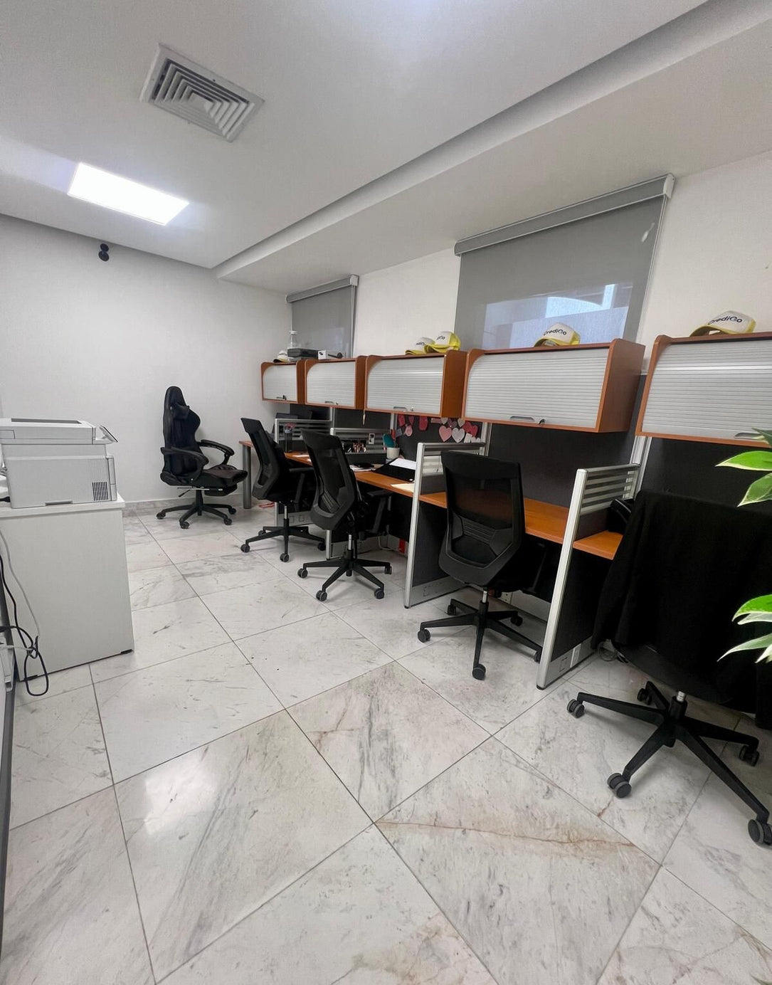 Oficina adecuada alquiler Serralles 1er piso Santo Domingo