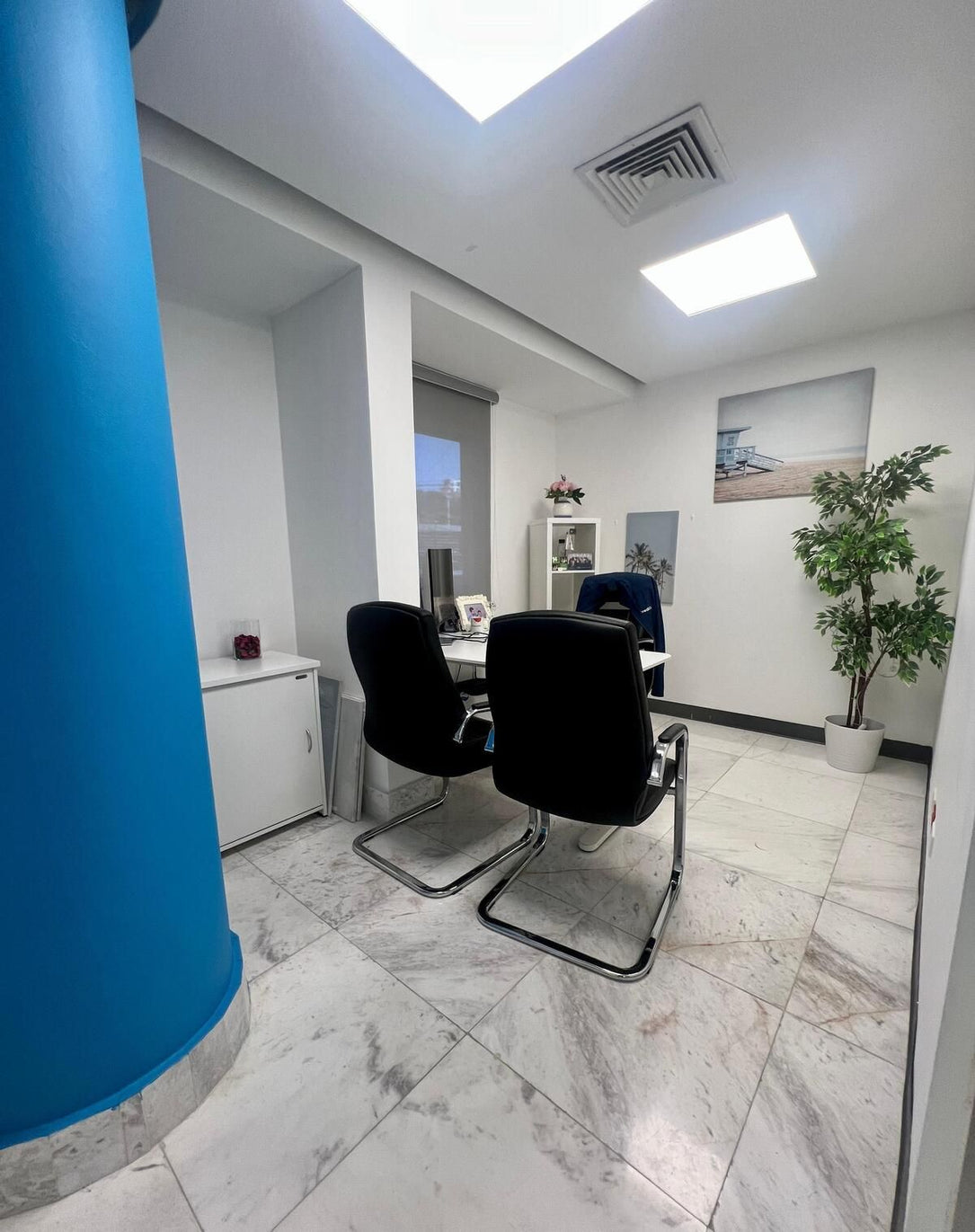 Oficina adecuada alquiler Serralles 1er piso Santo Domingo