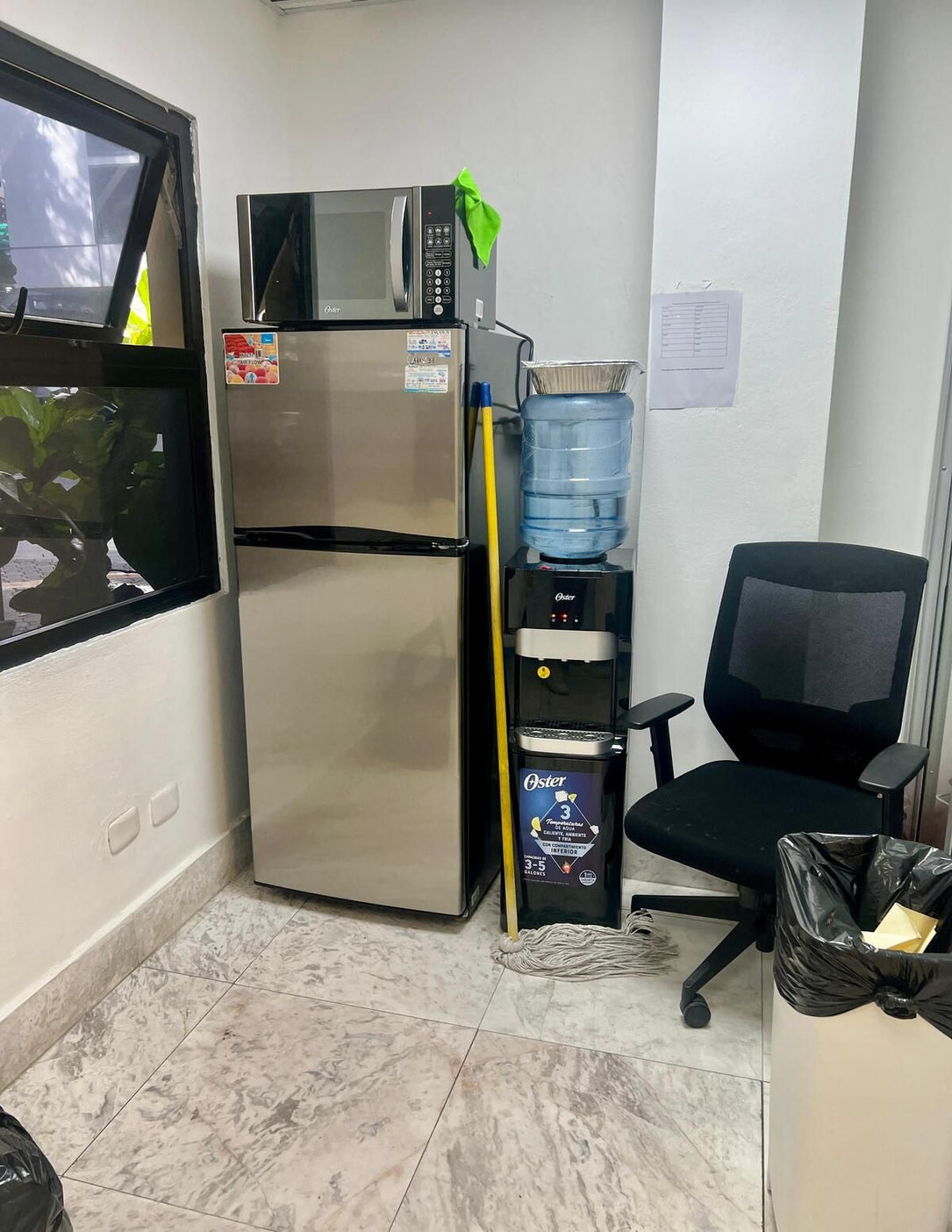 Oficina adecuada alquiler Serralles 1er piso Santo Domingo