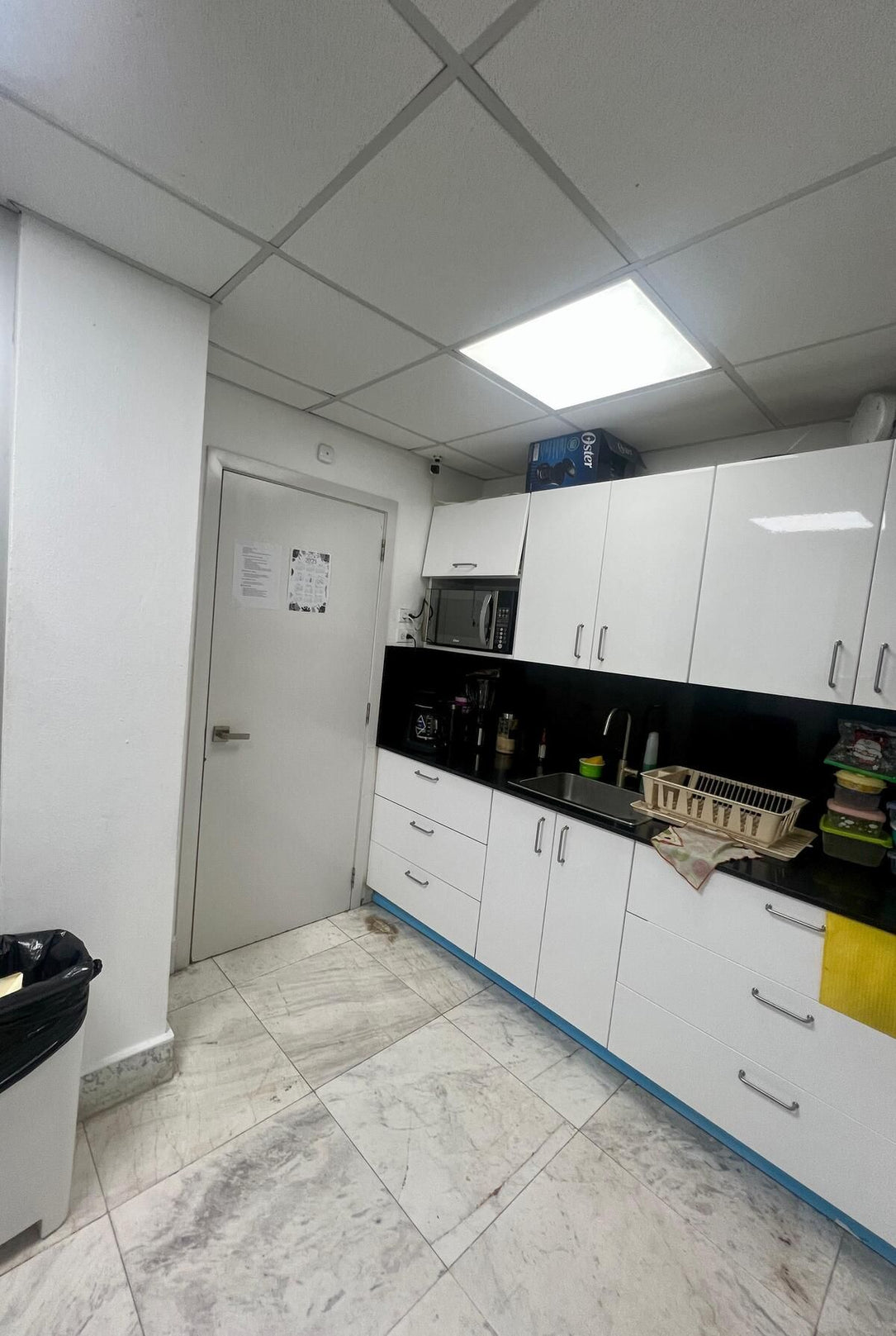 Oficina adecuada alquiler Serralles 1er piso Santo Domingo