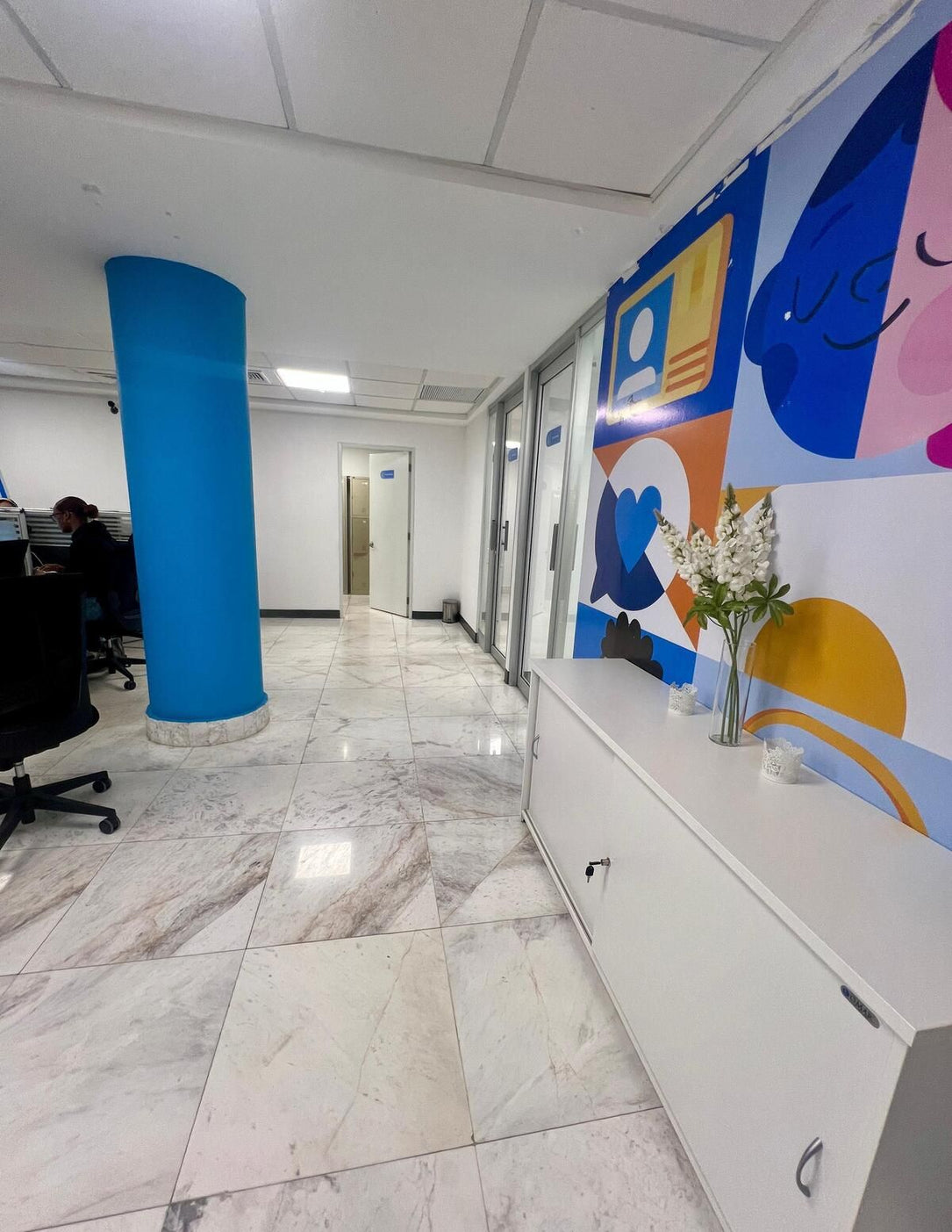 Oficina adecuada alquiler Serralles 1er piso Santo Domingo