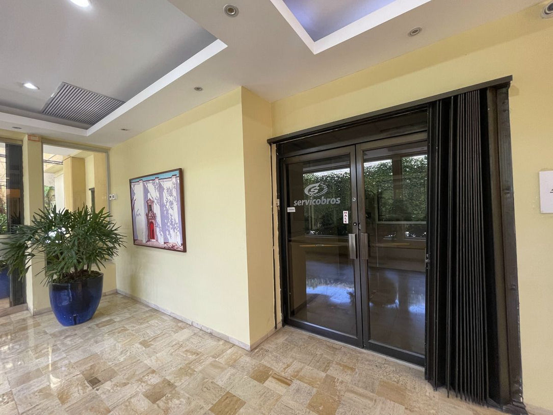 Oficinas desde 244 hasta 2,762 m² en Alquiler | Av. John F. Kennedy, Miraflores, Santo Domingo (A Remodelar)