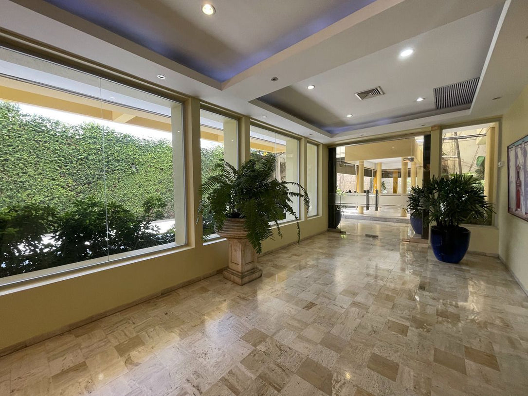 Oficinas desde 244 hasta 2,762 m² en Alquiler | Av. John F. Kennedy, Miraflores, Santo Domingo (A Remodelar)