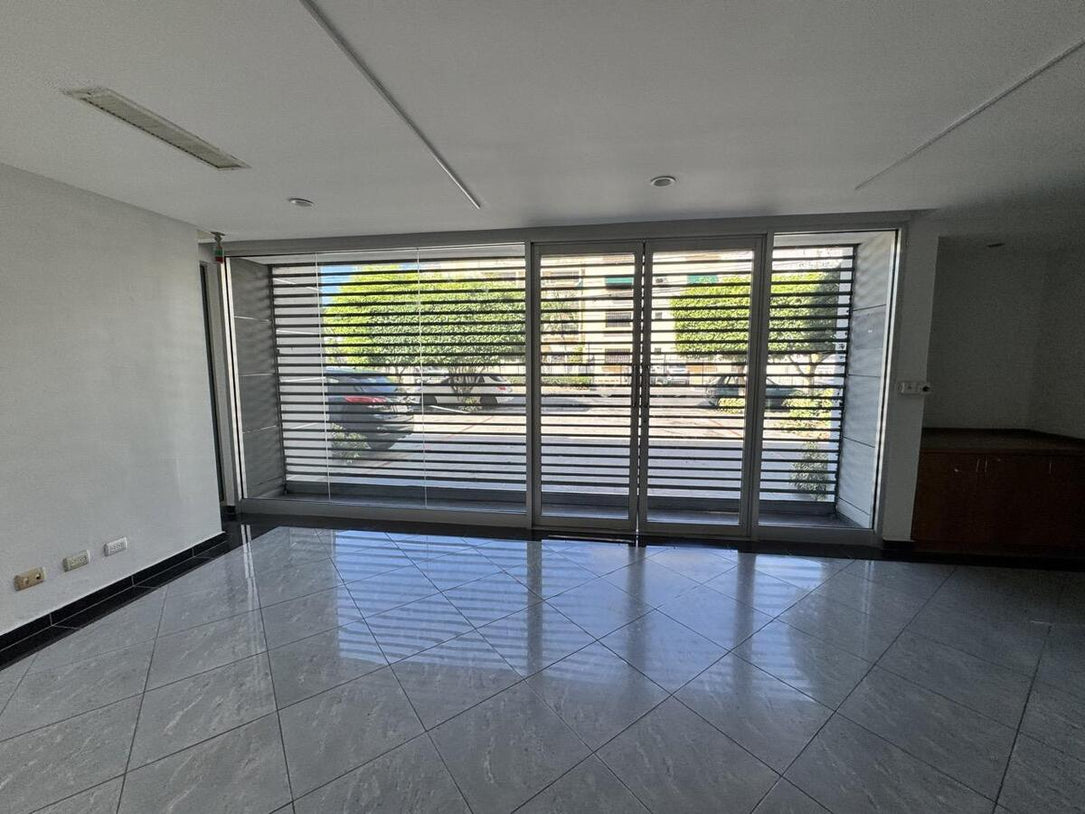 Edificio oficinas alquiler Bella Vista Santo Domingo