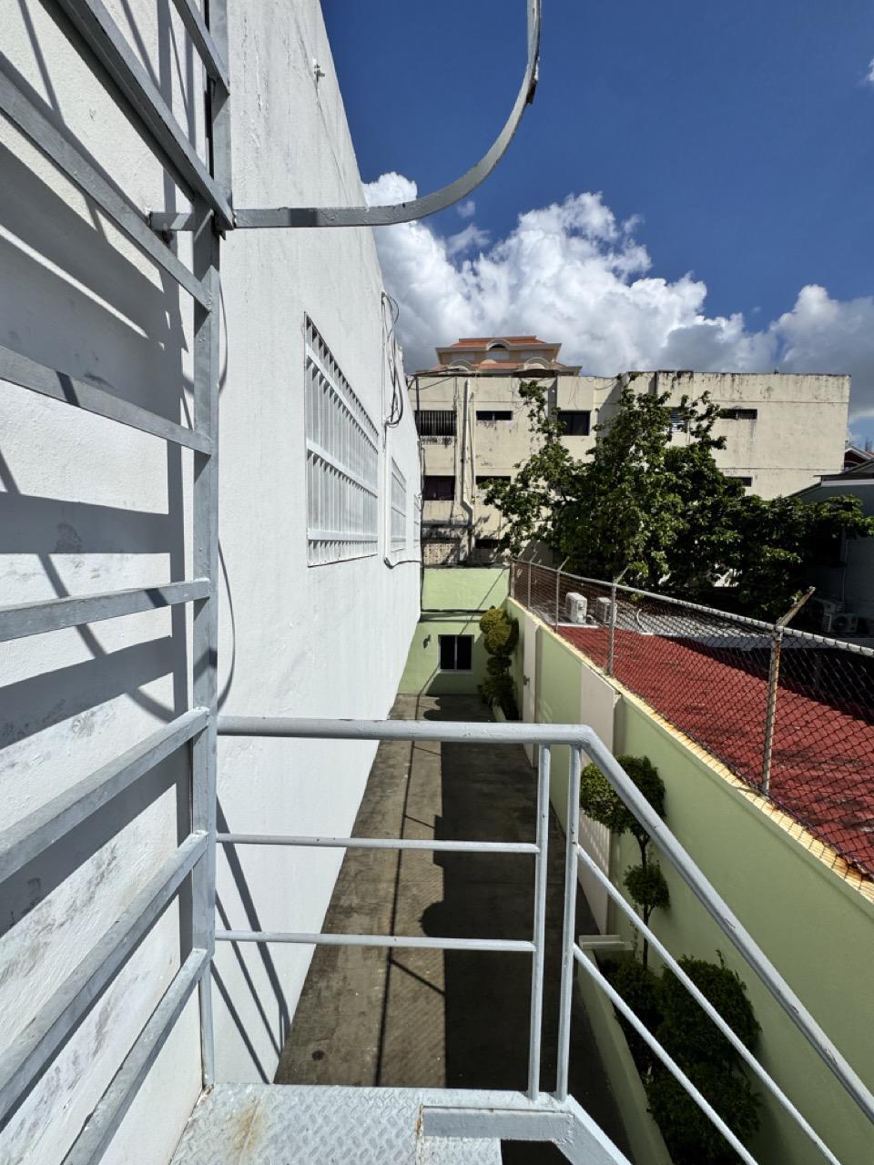 Edificio oficinas alquiler Bella Vista Santo Domingo